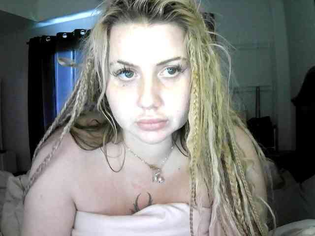 TiaDollDotCom webcam