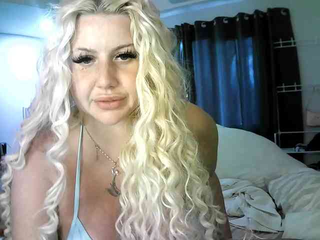 TiaDollDotCom webcam