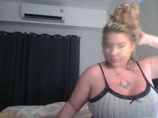 TiaDollDotCom webcam