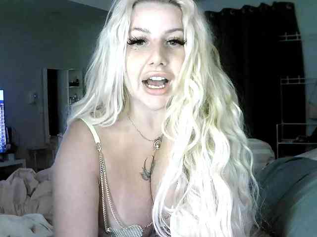TiaDollDotCom webcam