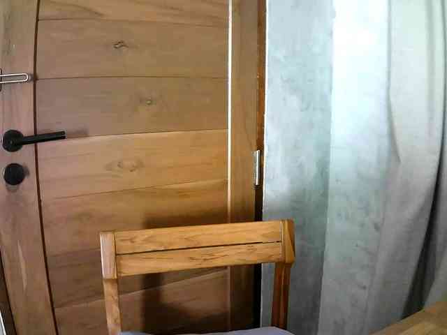 TiaDollDotCom webcam