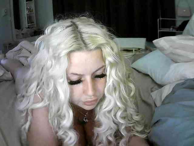 TiaDollDotCom webcam
