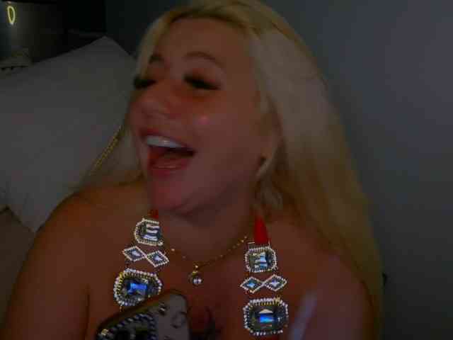 TiaDollDotCom webcam