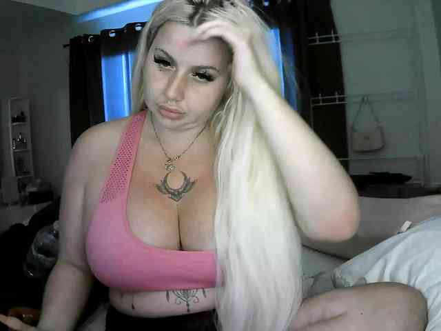 TiaDollDotCom webcam