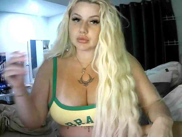 TiaDollDotCom webcam