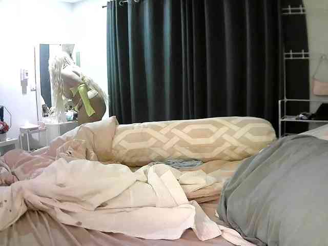 TiaDollDotCom webcam