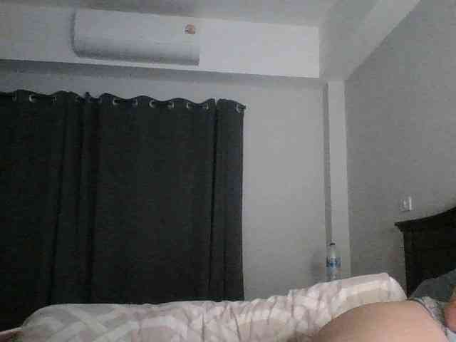 TiaDollDotCom webcam