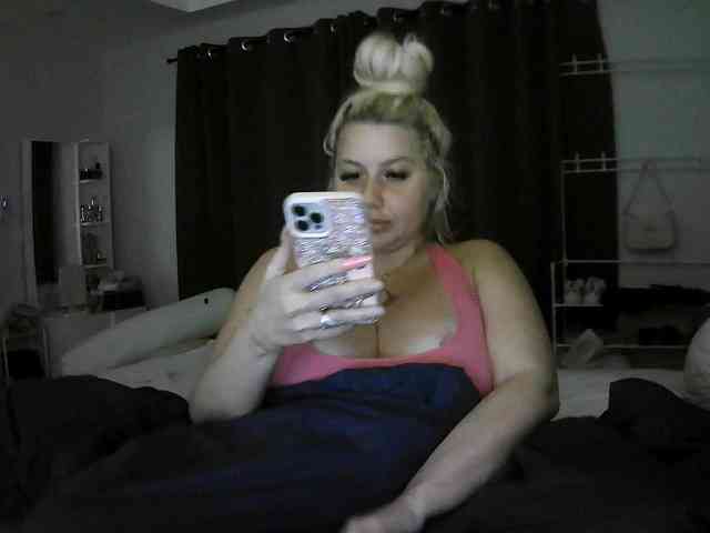 TiaDollDotCom webcam