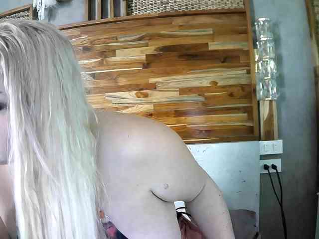 TiaDollDotCom webcam