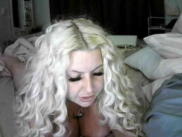 TiaDollDotCom webcam