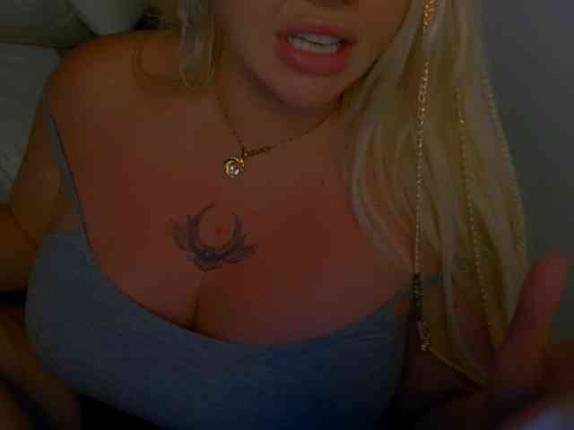 TiaDollDotCom webcam