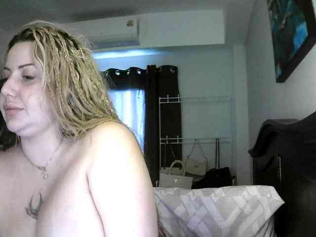 TiaDollDotCom webcam