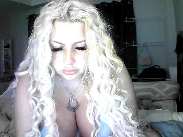 TiaDollDotCom webcam