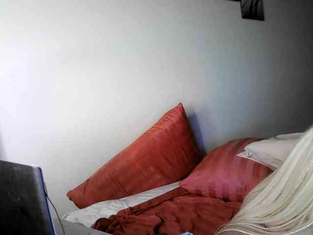 TiaDollDotCom webcam