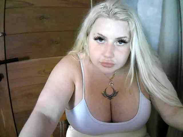 TiaDollDotCom webcam
