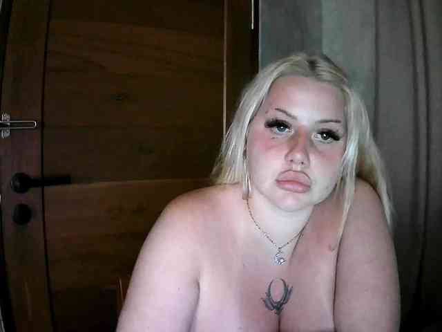 TiaDollDotCom webcam