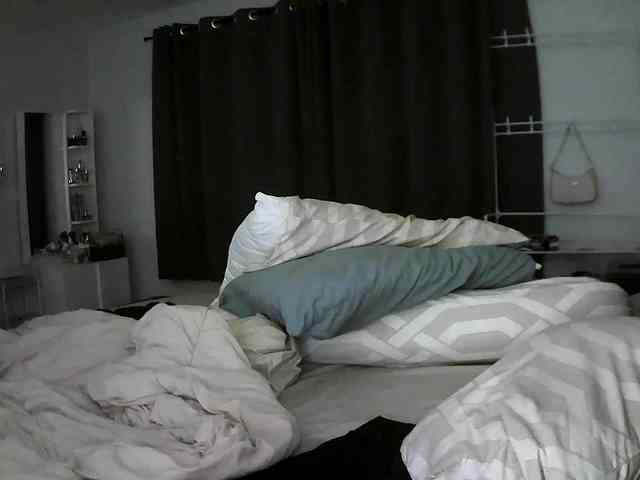 TiaDollDotCom webcam