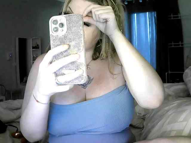 TiaDollDotCom webcam