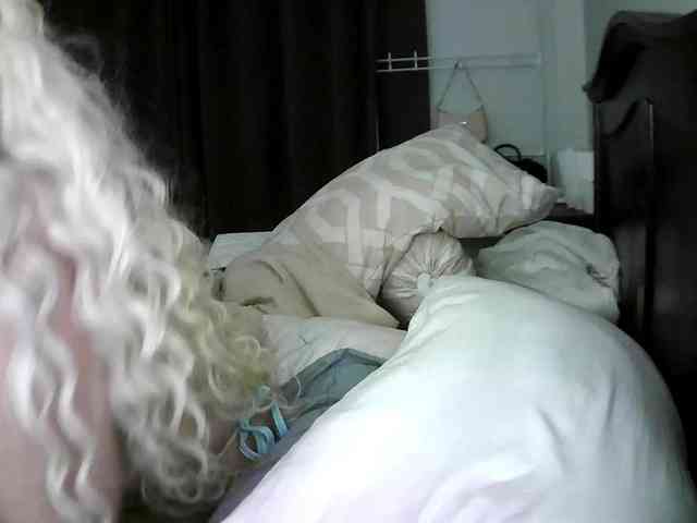 TiaDollDotCom webcam