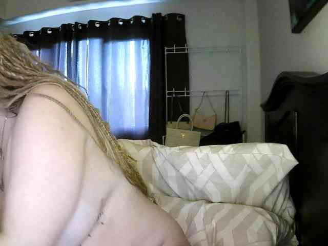 TiaDollDotCom webcam