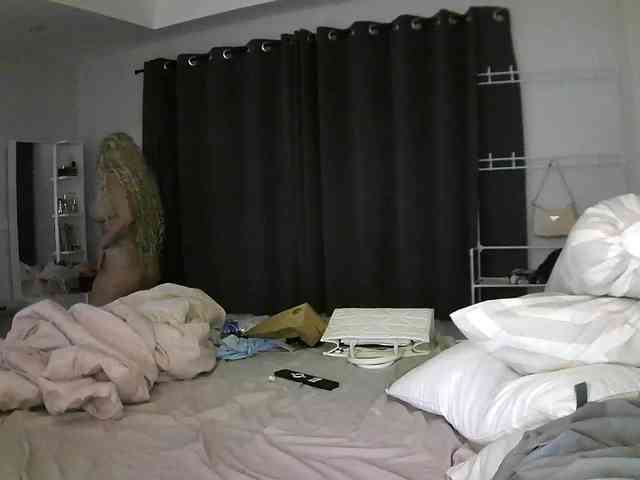 TiaDollDotCom webcam