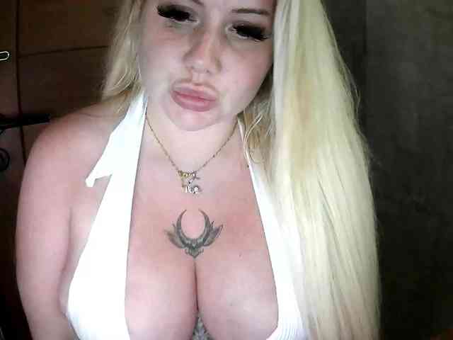 TiaDollDotCom webcam
