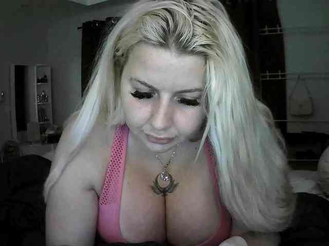 TiaDollDotCom webcam