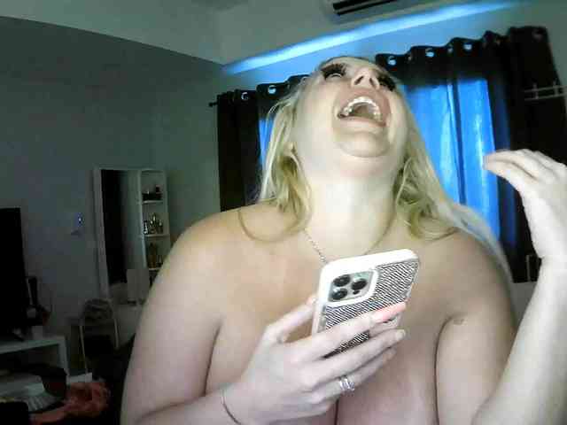 TiaDollDotCom webcam