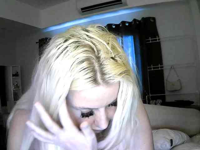 TiaDollDotCom webcam