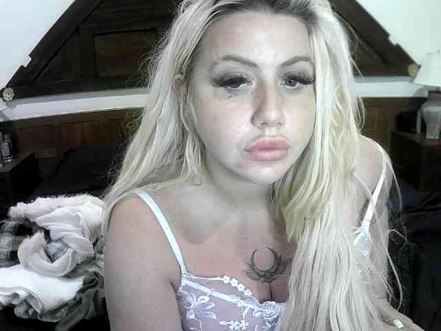 TiaDollDotCom webcam