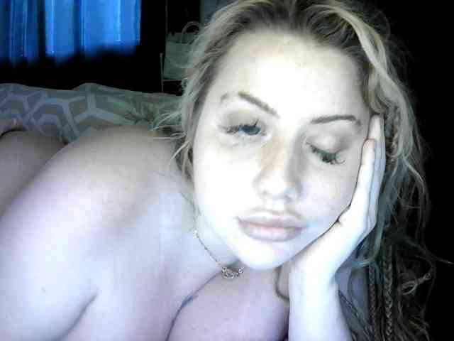 TiaDollDotCom webcam