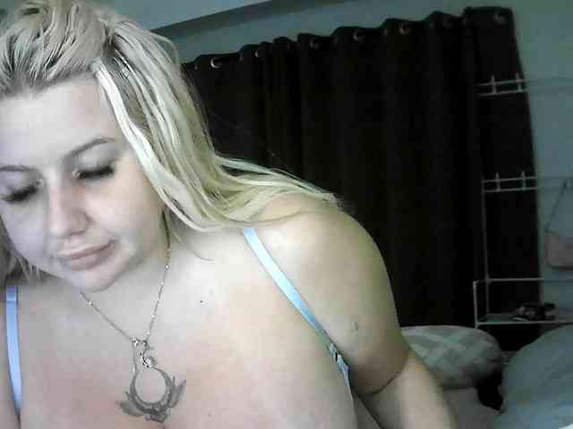 TiaDollDotCom webcam