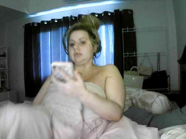 TiaDollDotCom webcam