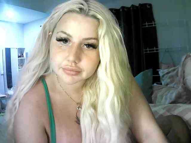 TiaDollDotCom webcam