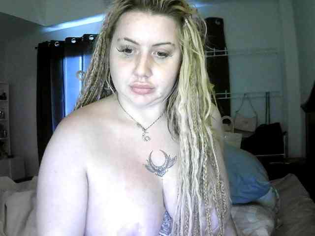 TiaDollDotCom webcam