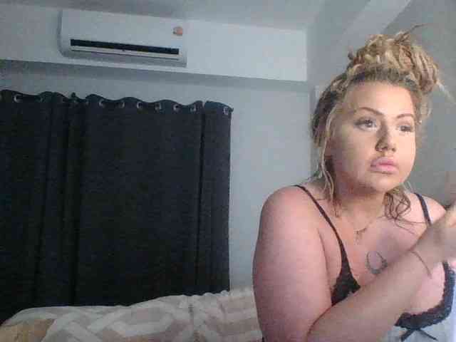 TiaDollDotCom webcam