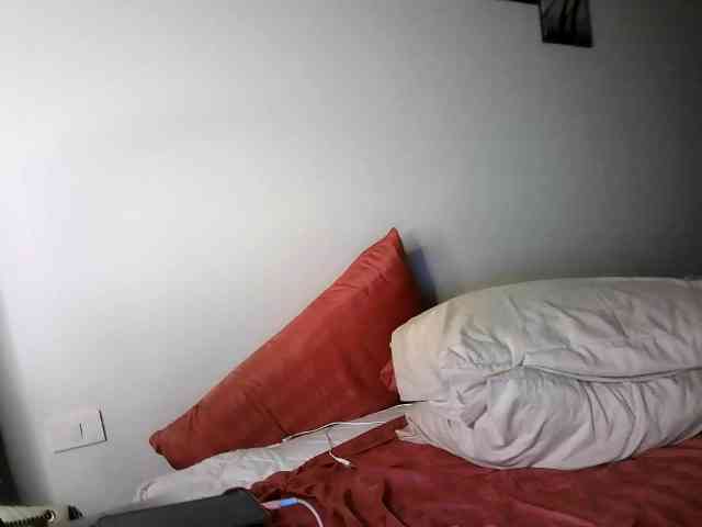 TiaDollDotCom webcam