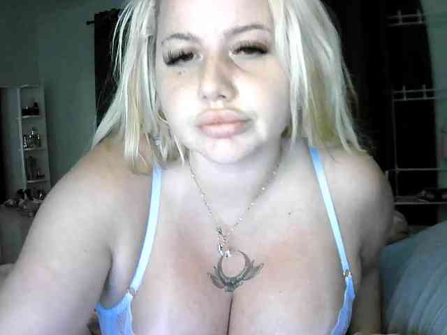 TiaDollDotCom webcam