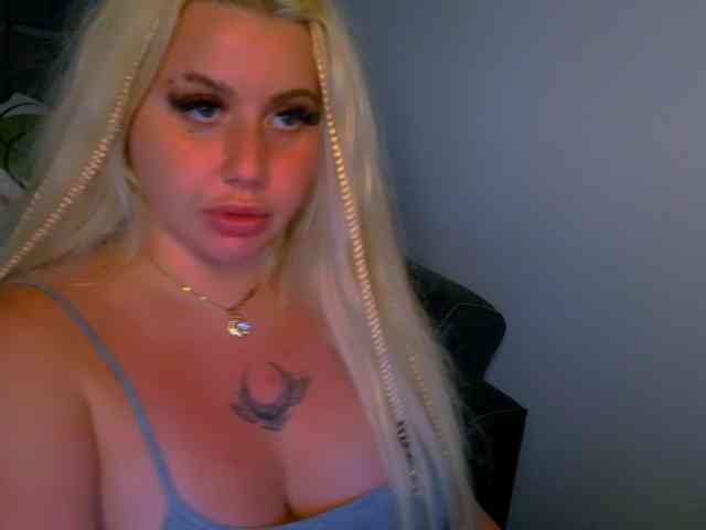 TiaDollDotCom webcam