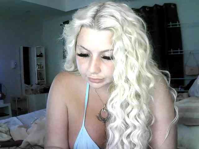 TiaDollDotCom webcam