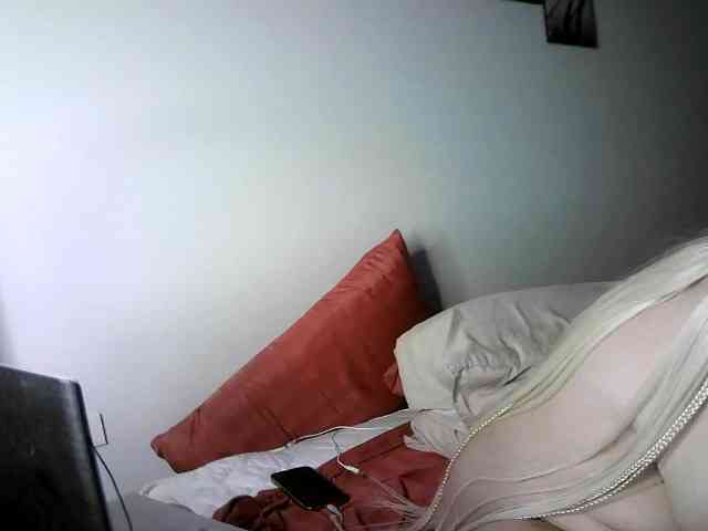 TiaDollDotCom webcam