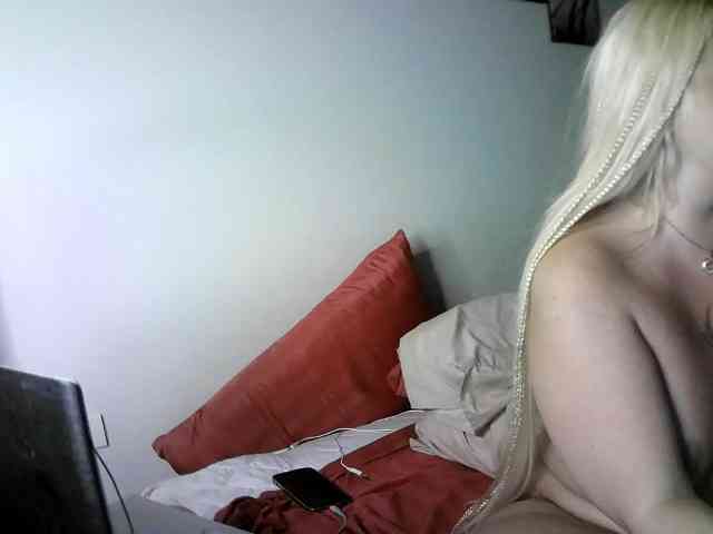 TiaDollDotCom webcam