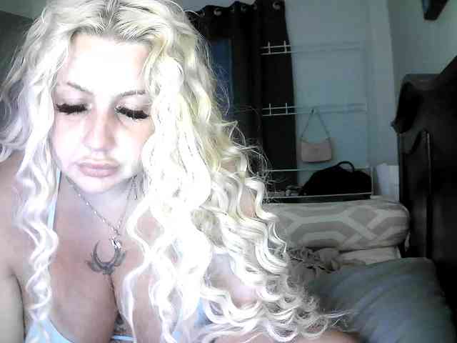 BlondeDollTia