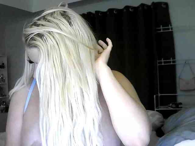 TiaDollDotCom webcam