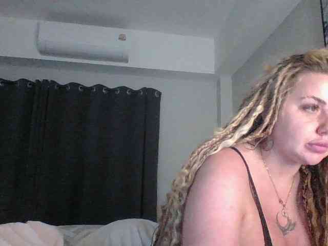 TiaDollDotCom webcam