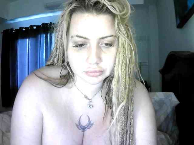 BlondeDollTia