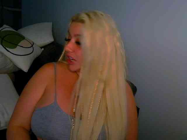 TiaDollDotCom webcam