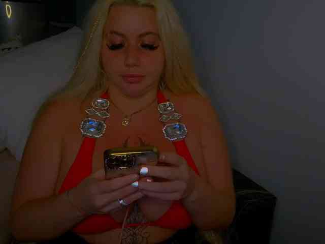 TiaDollDotCom webcam