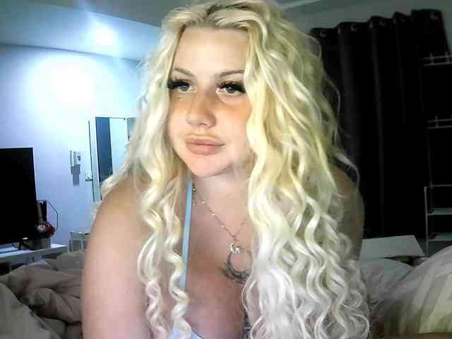 TiaDollDotCom webcam