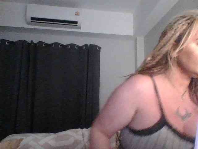 TiaDollDotCom webcam